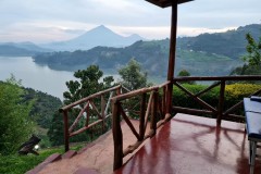 Bwindi-NP-Lake-Mulehe-Gorilla-Lodge-02