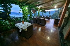 Bwindi-NP-Lake-Mulehe-Gorilla-Lodge-03